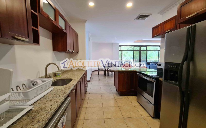 Apartamento amueblado de 224 m2 de 3 habit.+ oficina y vista en San Rafael Escazú