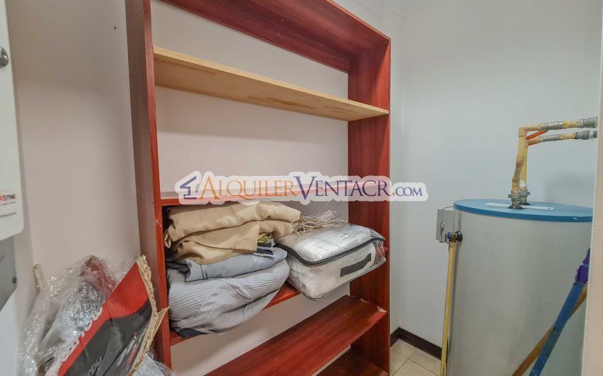 Apartamento amueblado de 224 m2 de 3 habit.+ oficina y vista en San Rafael Escazú