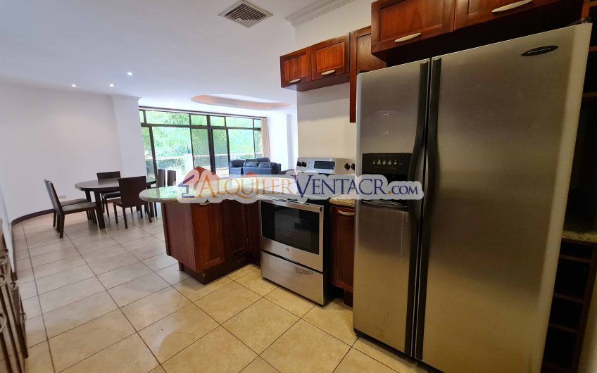 Apartamento amueblado de 224 m2 de 3 habit.+ oficina y vista en San Rafael Escazú