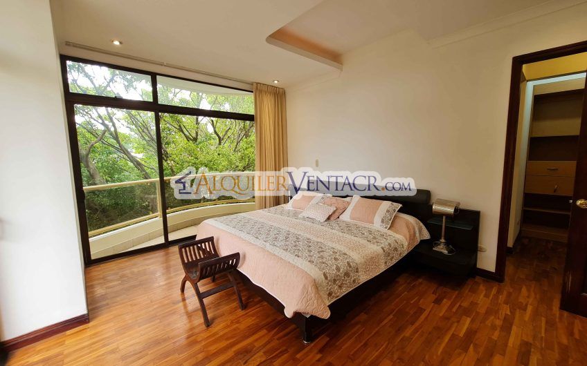 Apartamento amueblado de 224 m2 de 3 habit.+ oficina y vista en San Rafael Escazú