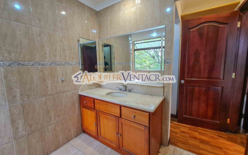 Apartamento amueblado de 224 m2 de 3 habit.+ oficina y vista en San Rafael Escazú