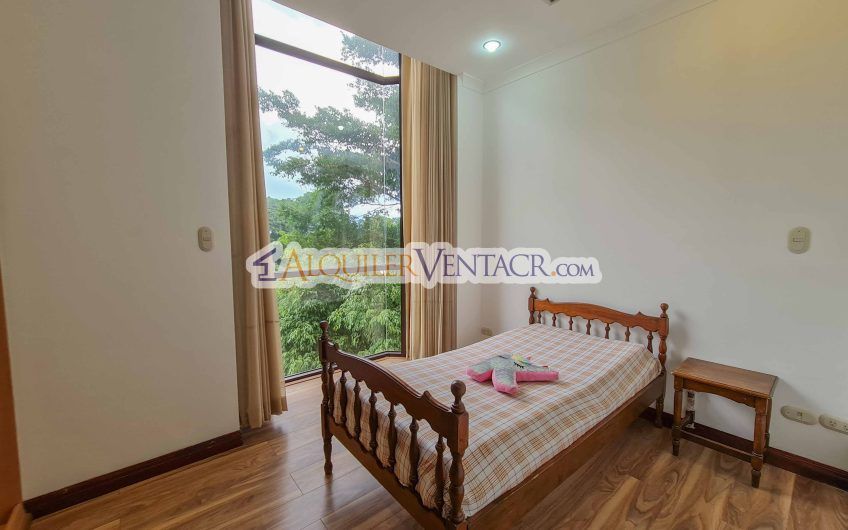 Apartamento amueblado de 224 m2 de 3 habit.+ oficina y vista en San Rafael Escazú