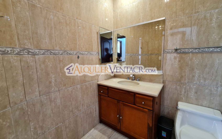 Apartamento amueblado de 224 m2 de 3 habit.+ oficina y vista en San Rafael Escazú