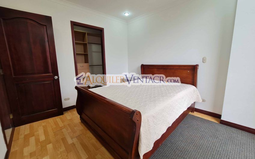Apartamento amueblado de 224 m2 de 3 habit.+ oficina y vista en San Rafael Escazú