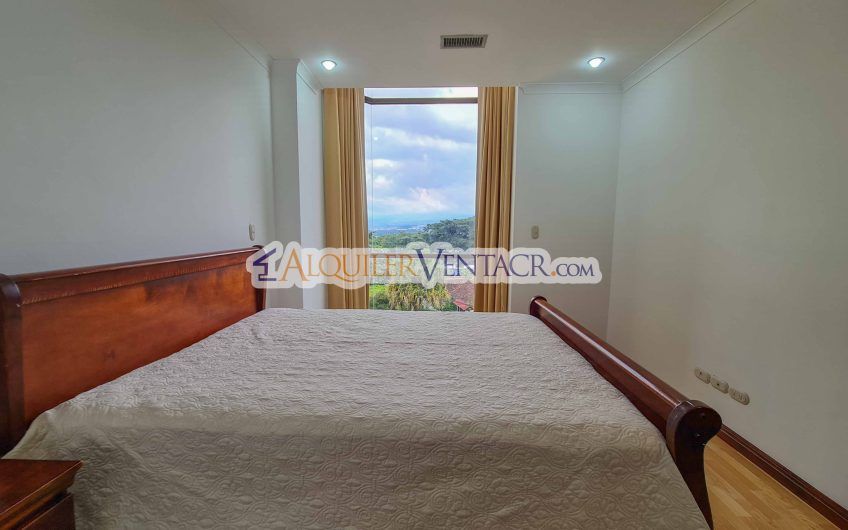 Apartamento amueblado de 224 m2 de 3 habit.+ oficina y vista en San Rafael Escazú