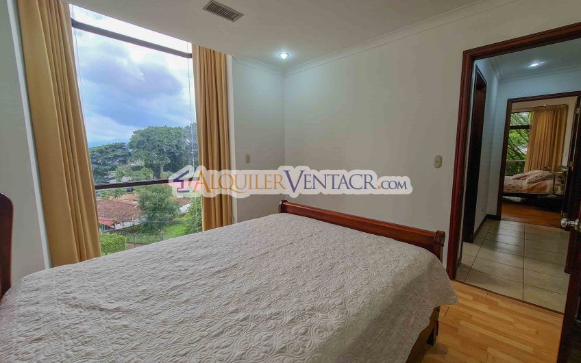 Apartamento amueblado de 224 m2 de 3 habit.+ oficina y vista en San Rafael Escazú