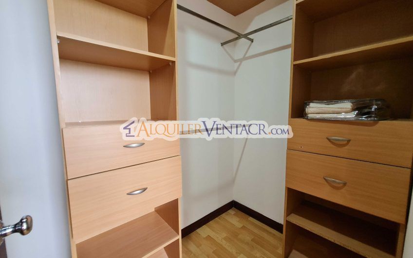 Apartamento amueblado de 224 m2 de 3 habit.+ oficina y vista en San Rafael Escazú
