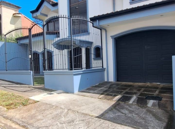 Lujosa casa de 500 m2 en Residencial en Pinares de Curridabat