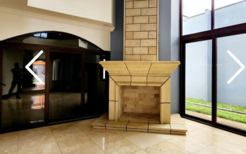Lujosa casa de 500 m2 en Residencial en Pinares de Curridabat