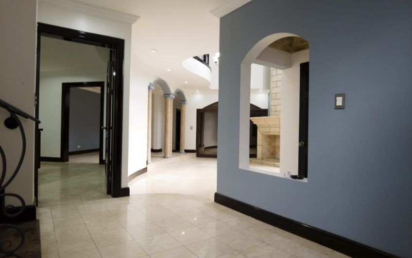 Lujosa casa de 500 m2 en Residencial en Pinares de Curridabat