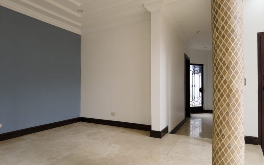 Lujosa casa de 500 m2 en Residencial en Pinares de Curridabat