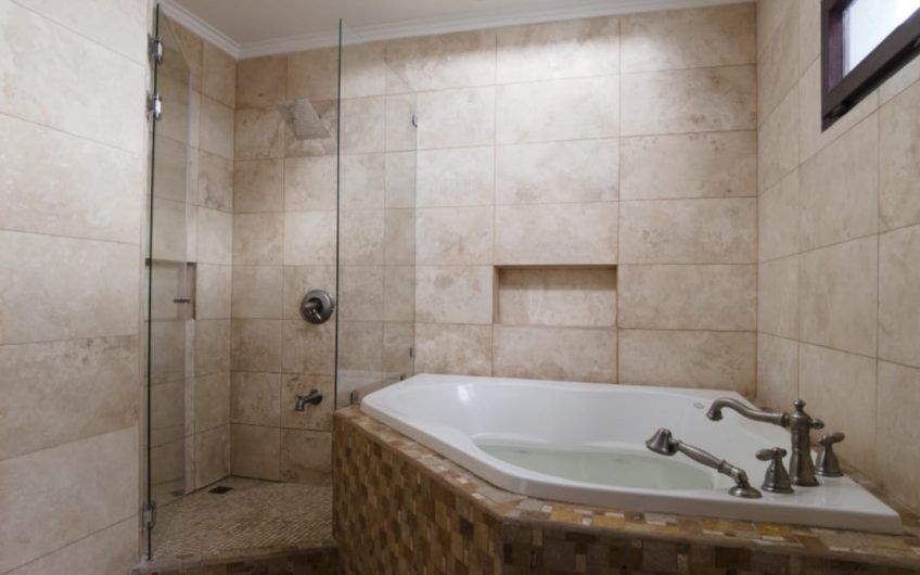 Lujosa casa de 500 m2 en Residencial en Pinares de Curridabat
