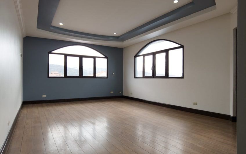 Lujosa casa de 500 m2 en Residencial en Pinares de Curridabat