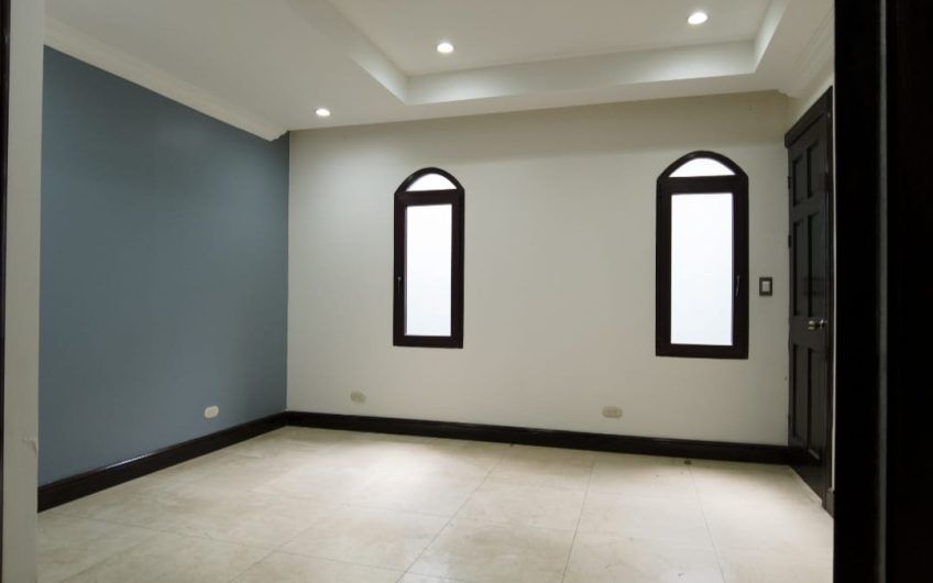Lujosa casa de 500 m2 en Residencial en Pinares de Curridabat