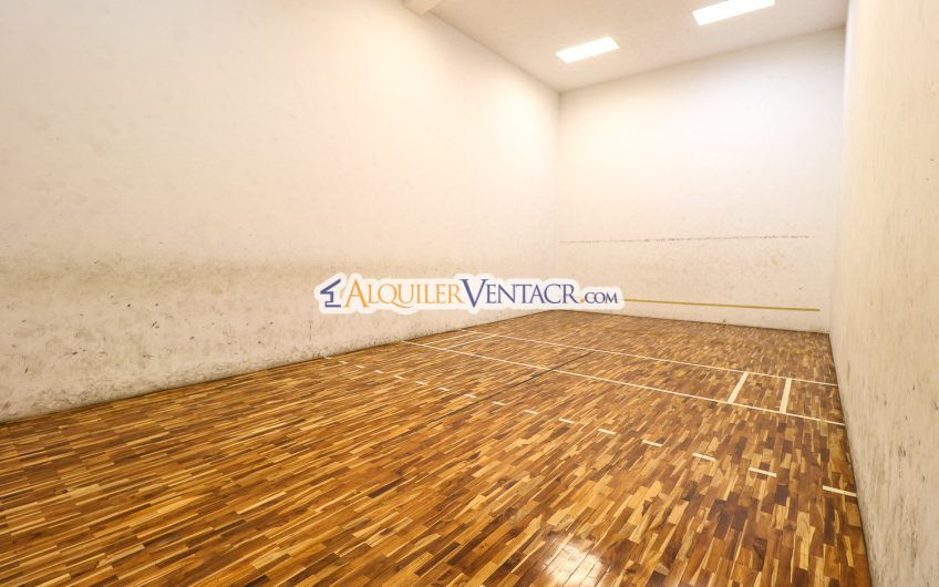 Apartamento amueblado de 224 m2 de 3 habit.+ oficina y vista en San Rafael Escazú