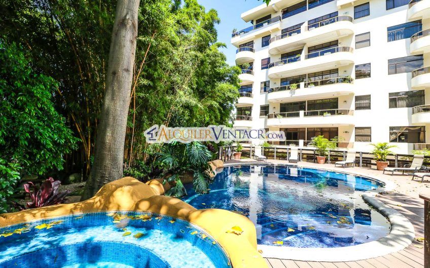 Apartamento amueblado de 224 m2 de 3 habit.+ oficina y vista en San Rafael Escazú