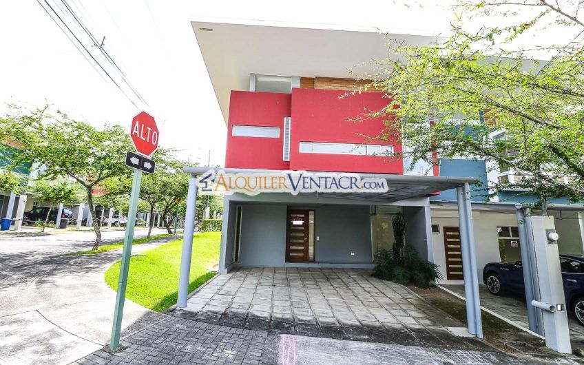 Condo de 3 habit. con jardín en Brasil de Mora Santa Ana
