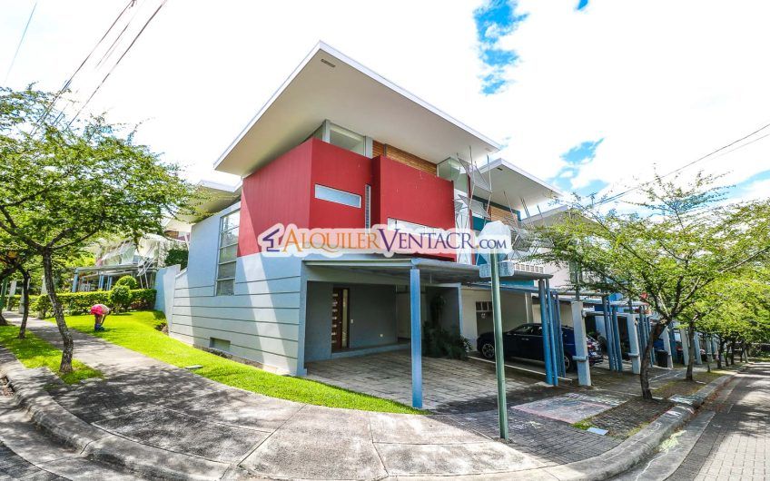 Condo de 3 habit. con jardín en Brasil de Mora Santa Ana