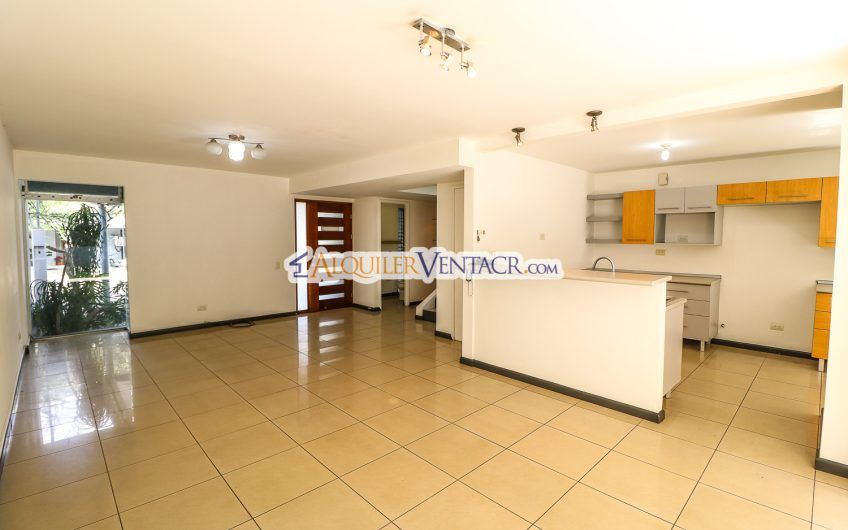 Condo de 3 habit. con jardín en Brasil de Mora Santa Ana