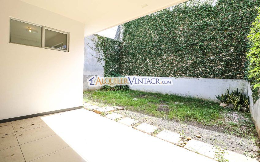 Condo de 3 habit. con jardín en Brasil de Mora Santa Ana