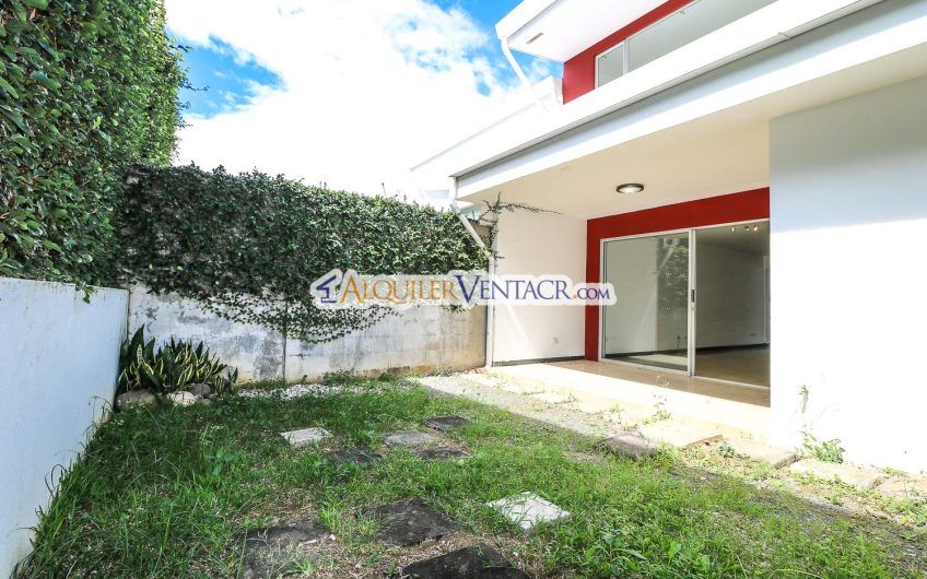 Condo de 3 habit. con jardín en Brasil de Mora Santa Ana