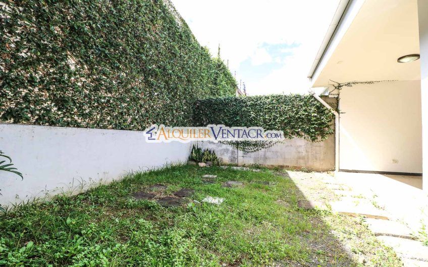 Condo de 3 habit. con jardín en Brasil de Mora Santa Ana