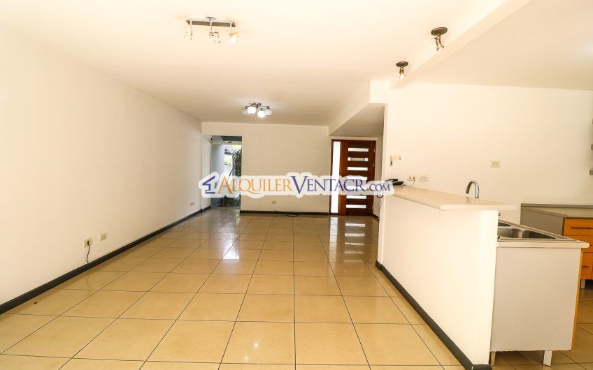 Condo de 3 habit. con jardín en Brasil de Mora Santa Ana