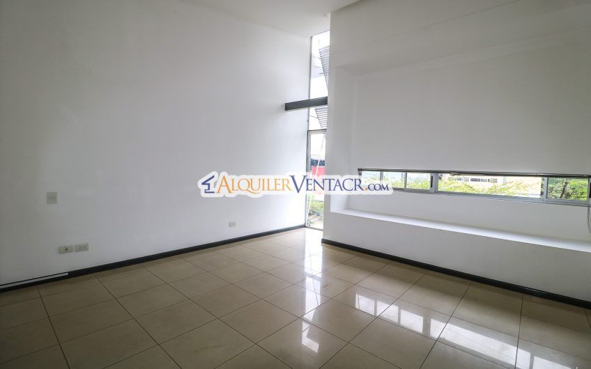 Condo de 3 habit. con jardín en Brasil de Mora Santa Ana