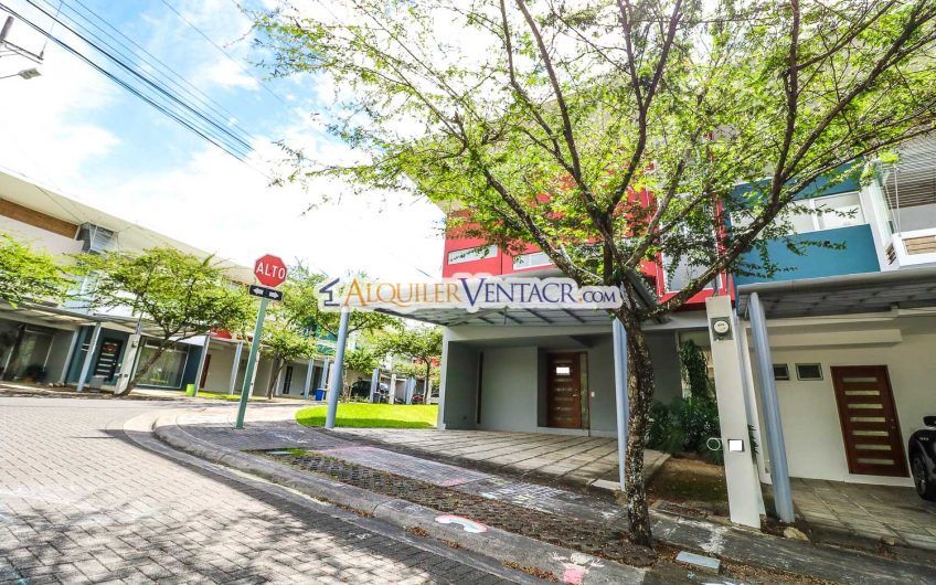 Condo de 3 habit. con jardín en Brasil de Mora Santa Ana