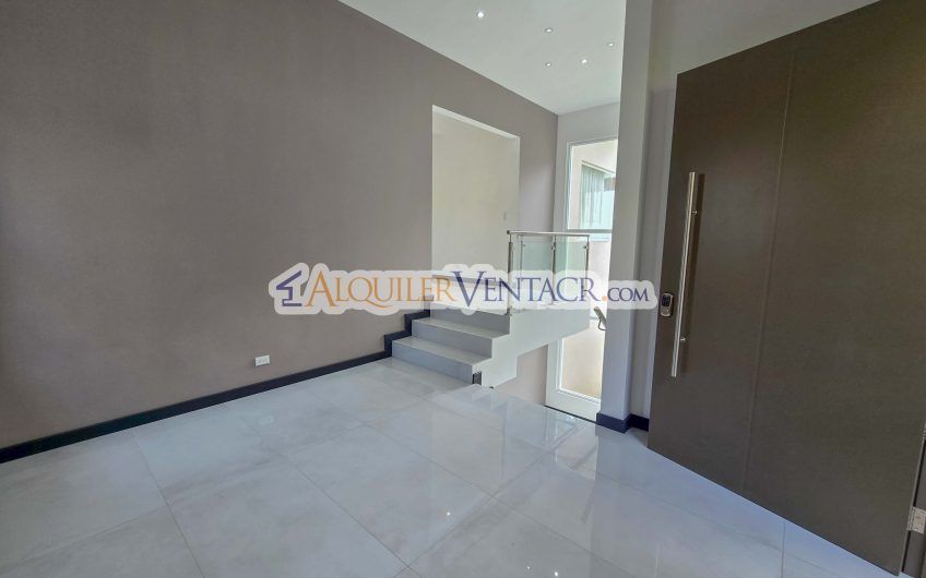 Para Estrenar! Casa de 305 m2 con 546 m2 de lote en Guachipelín Escazú