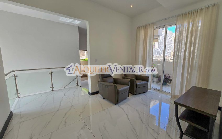 Para Estrenar! Casa de 305 m2 con 546 m2 de lote en Guachipelín Escazú
