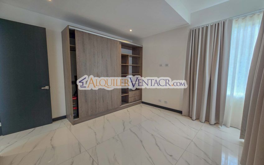 Para Estrenar! Casa de 305 m2 con 546 m2 de lote en Guachipelín Escazú