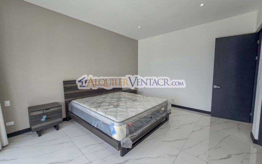 Para Estrenar! Casa de 305 m2 con 546 m2 de lote en Guachipelín Escazú
