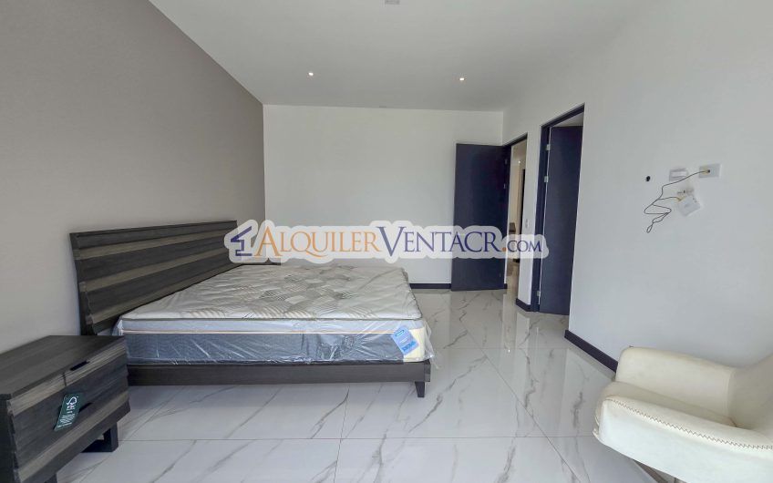 Para Estrenar! Casa de 305 m2 con 546 m2 de lote en Guachipelín Escazú