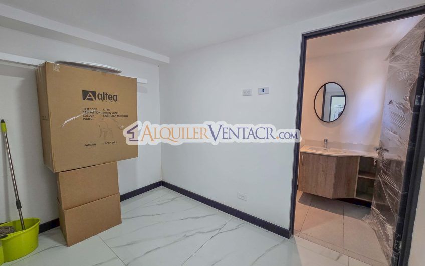 Para Estrenar! Casa de 305 m2 con 546 m2 de lote en Guachipelín Escazú