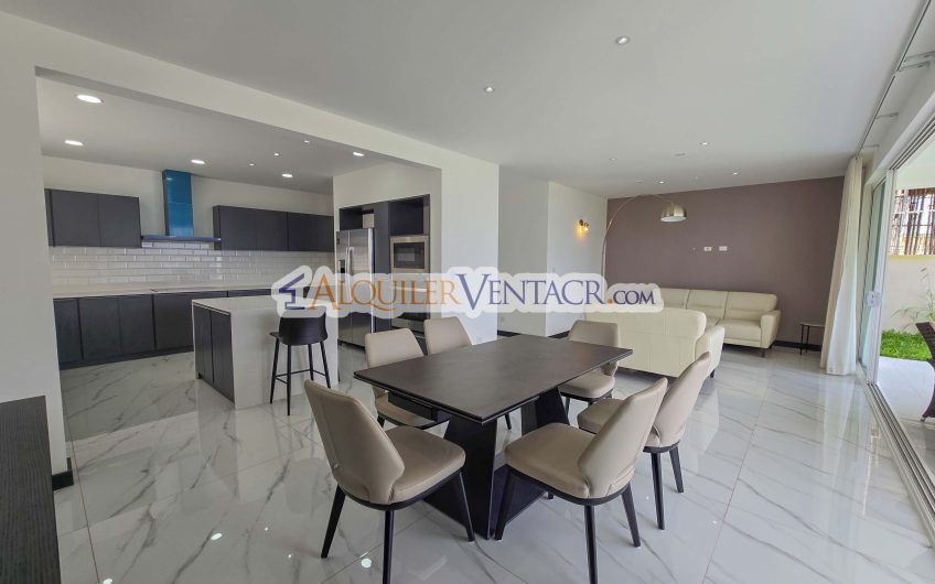 Para Estrenar! Casa de 305 m2 con 546 m2 de lote en Guachipelín Escazú