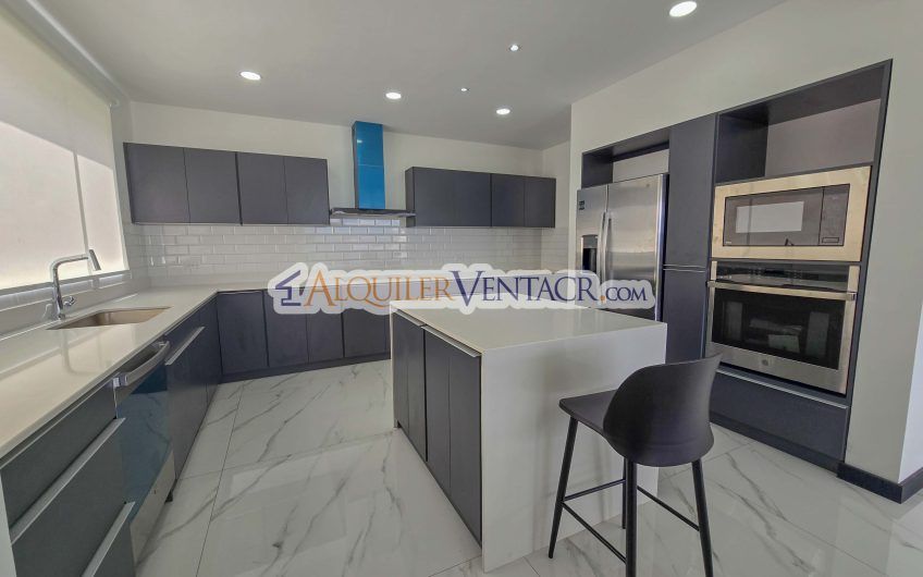 Para Estrenar! Casa de 305 m2 con 546 m2 de lote en Guachipelín Escazú