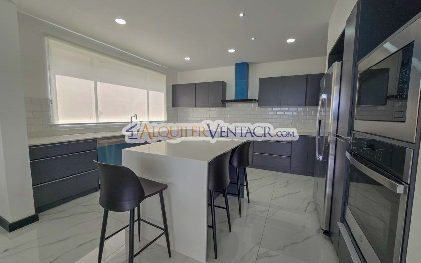 Para Estrenar! Casa de 305 m2 con 546 m2 de lote en Guachipelín Escazú