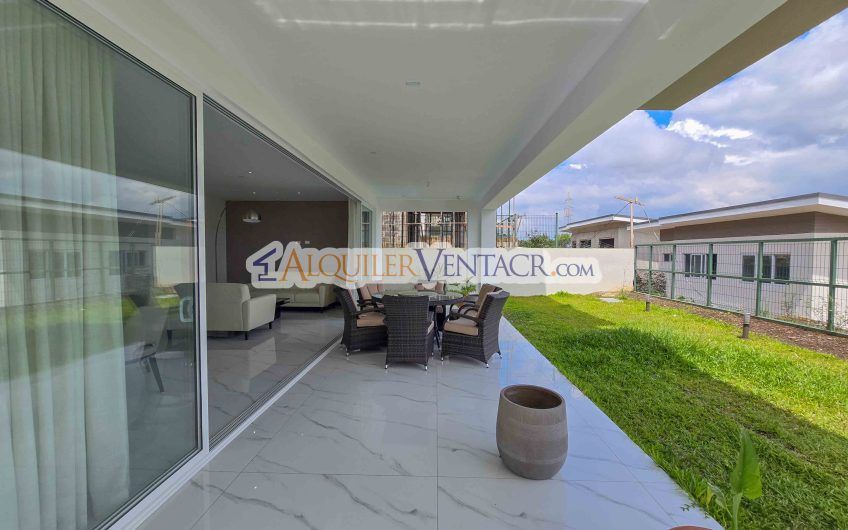 Para Estrenar! Casa de 305 m2 con 546 m2 de lote en Guachipelín Escazú