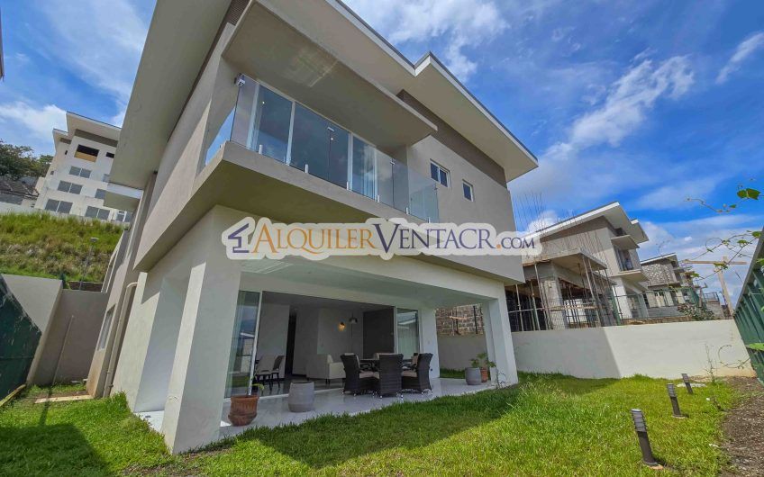 Para Estrenar! Casa de 305 m2 con 546 m2 de lote en Guachipelín Escazú