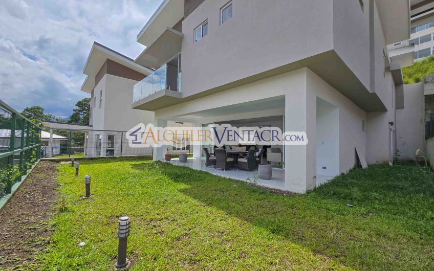 Para Estrenar! Casa de 305 m2 con 546 m2 de lote en Guachipelín Escazú