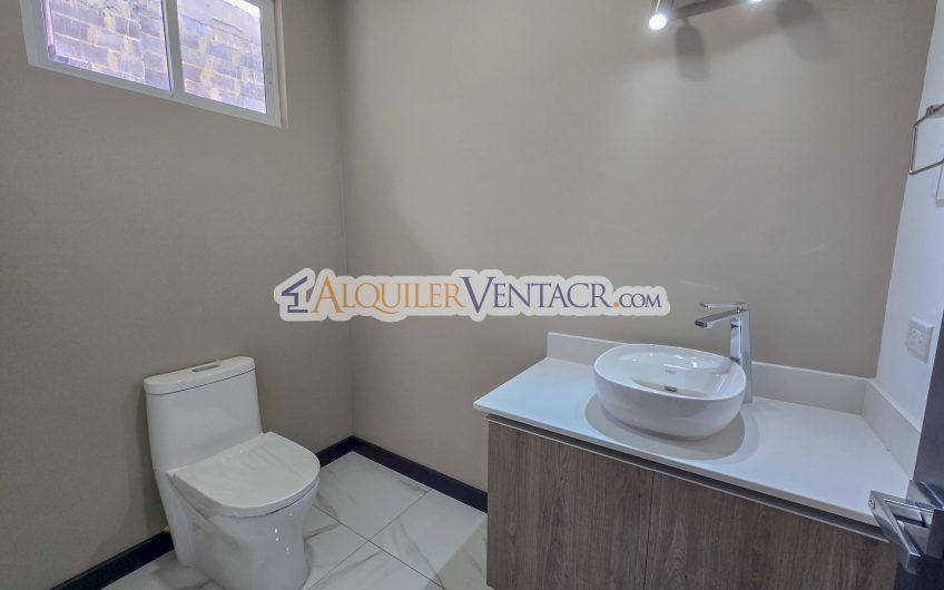 Para Estrenar! Casa de 305 m2 con 546 m2 de lote en Guachipelín Escazú