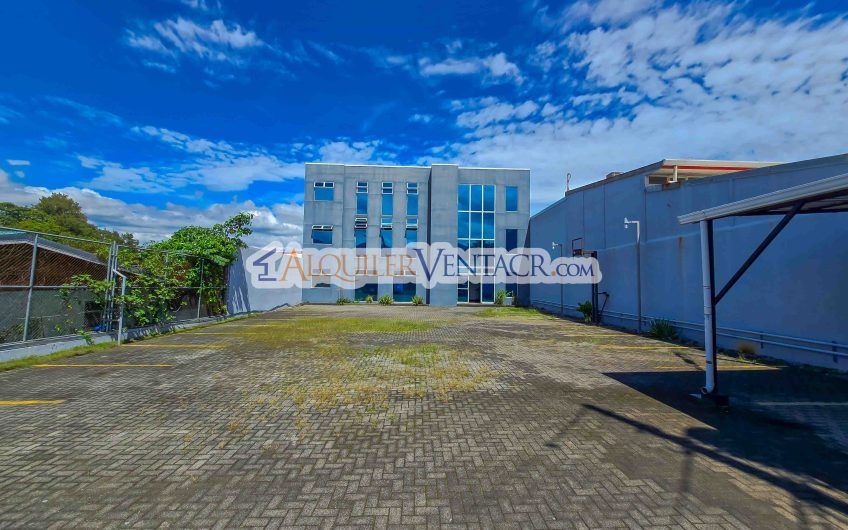 Edificio de 951 m2 para oficinas o comercio en Santa Ana Pozos