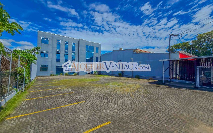 Edificio de 951 m2 para oficinas o comercio en Santa Ana Pozos
