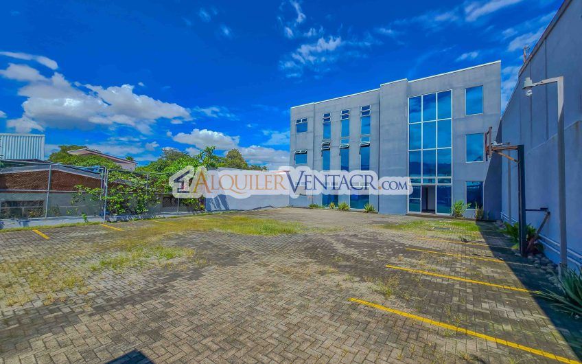 Edificio de 951 m2 para oficinas o comercio en Santa Ana Pozos