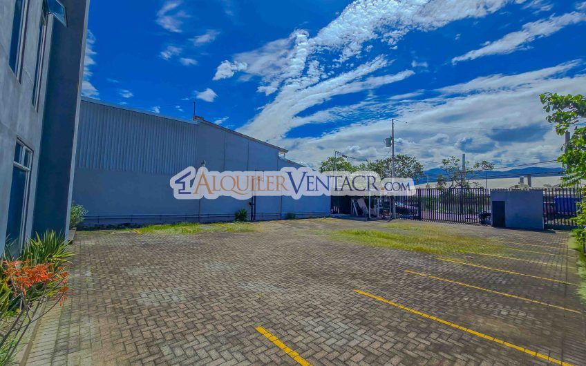 Edificio de 951 m2 para oficinas o comercio en Santa Ana Pozos