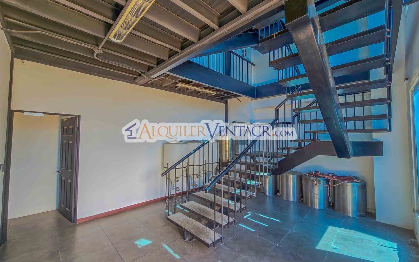 Edificio de 951 m2 para oficinas o comercio en Santa Ana Pozos