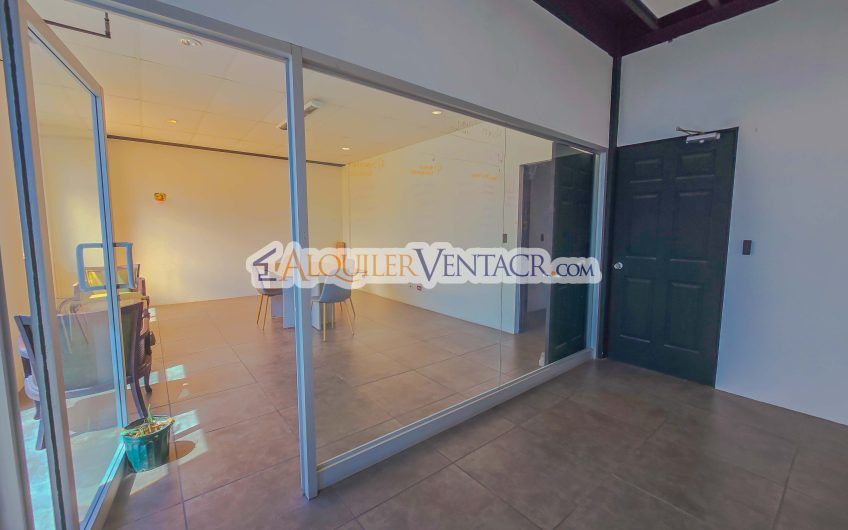 Edificio de 951 m2 para oficinas o comercio en Santa Ana Pozos