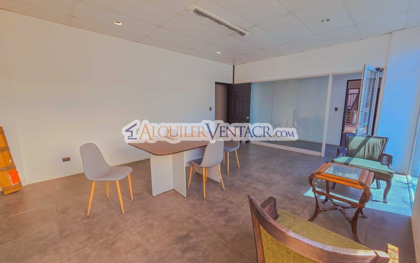 Edificio de 951 m2 para oficinas o comercio en Santa Ana Pozos