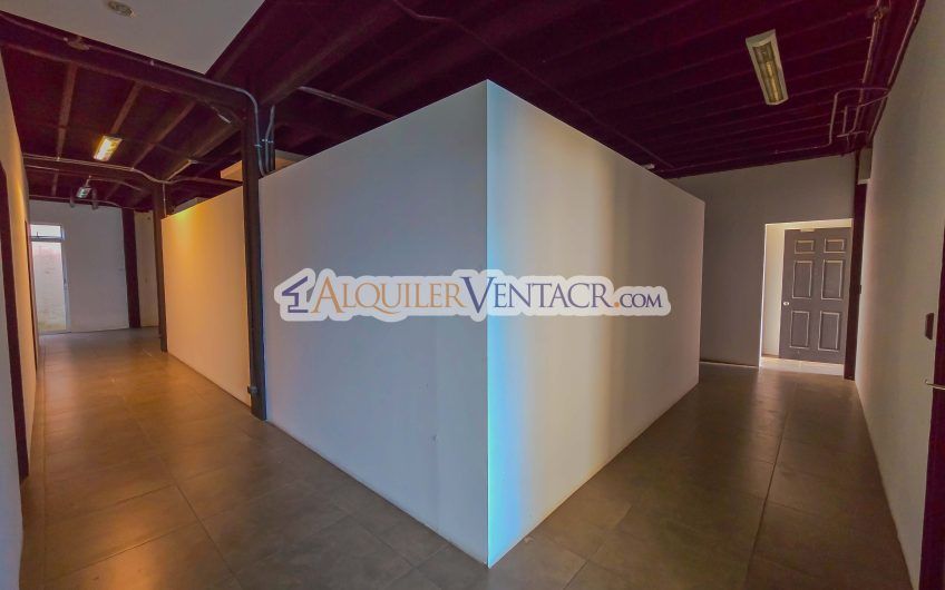 Edificio de 951 m2 para oficinas o comercio en Santa Ana Pozos